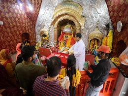 Shardiya Navratri 2023: नवरात्रि में भूलकर भी ना करें ये पांच गलतियां, नहीं तो मां लक्ष्मी हो सकती हैं नाराज Shardiya Navratri 2023: नवरात्रि में भूलकर भी ना करें ये पांच गलतियां, नहीं तो मां लक्ष्मी हो सकती हैं नाराज