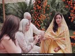 आ गया परिणीति चोपड़ा-राघव चड्ढा की हल्दी सेरेमनी का वीडियो, डांस करते दिखे मिस्टर चड्ढा और उनकी फैमिली आ गया परिणीति चोपड़ा-राघव चड्ढा की हल्दी सेरेमनी का वीडियो, डांस करते दिखे मिस्टर चड्ढा और उनकी फैमिली