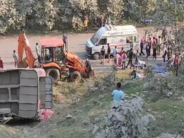 Gaurela Pendra Marwahi News: पेंड्रा-बिलासपुर मार्ग पर दो सड़क हादसे, बस पलटने से 30 मजदूर घायल Gaurela Pendra Marwahi News: पेंड्रा-बिलासपुर मार्ग पर दो सड़क हादसे, बस पलटने से 30 मजदूर घायल