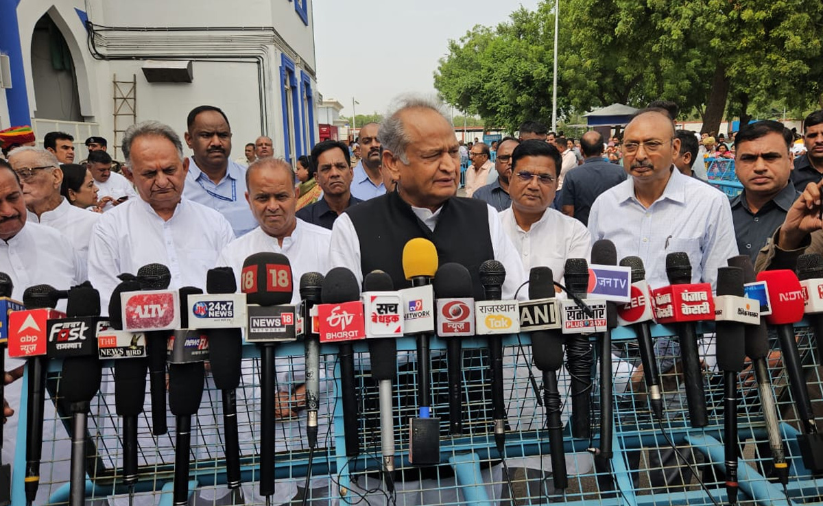 Ashok Gehlot Jodhpur Visit: 'जिस-जिस ने मेरी तारीफ की, उसका टिकट कट गया', जोधपुर में BJP पर हमलावर हुए गहलोत