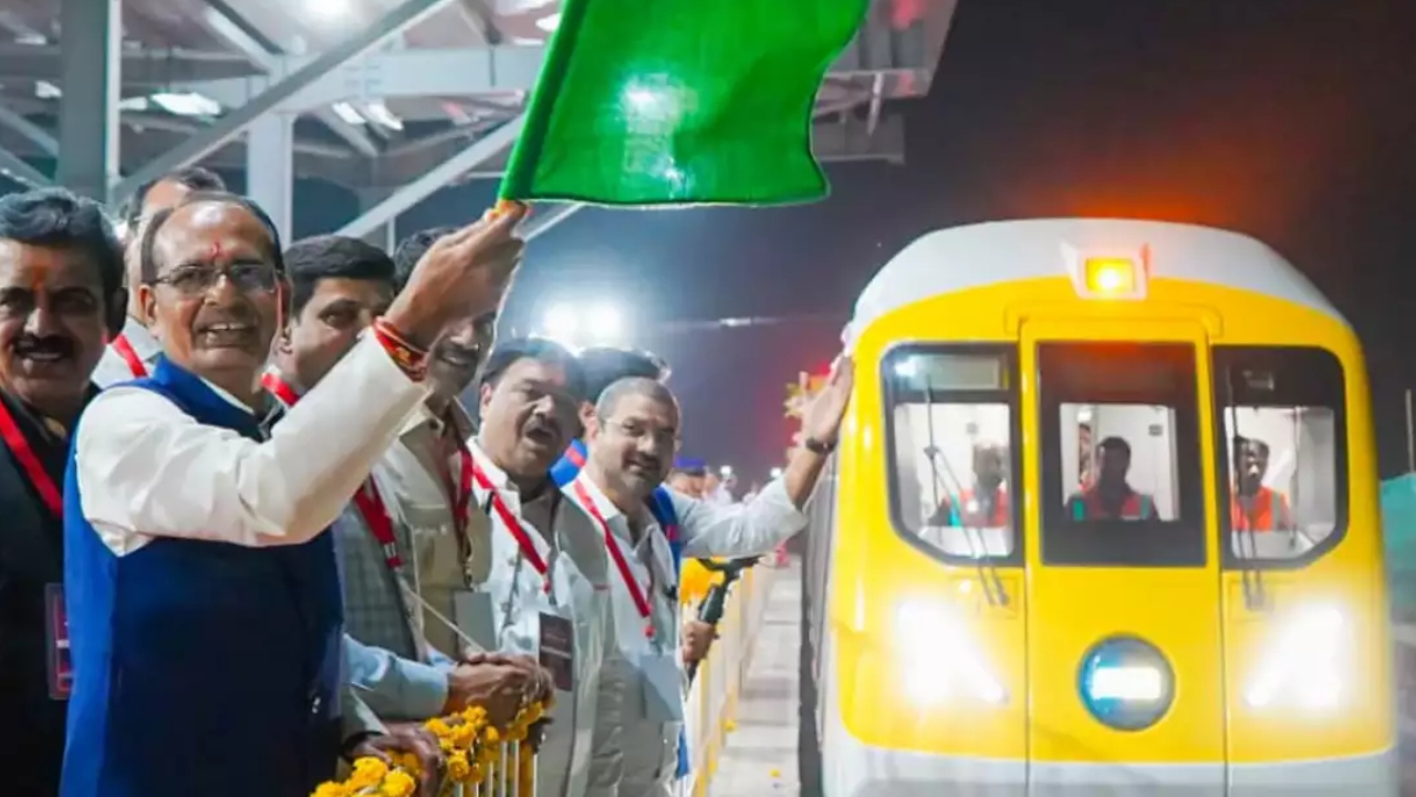 Metro के Trial Run पर पहुंचे CM Shivraj कहा- Indore का नया दौर शुरु हो रहा है