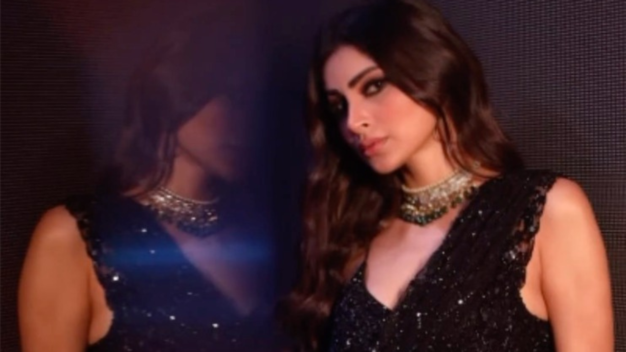 "Saree Girl Forever" Mouni Roy is Back With An All-Black Festive Saree Look