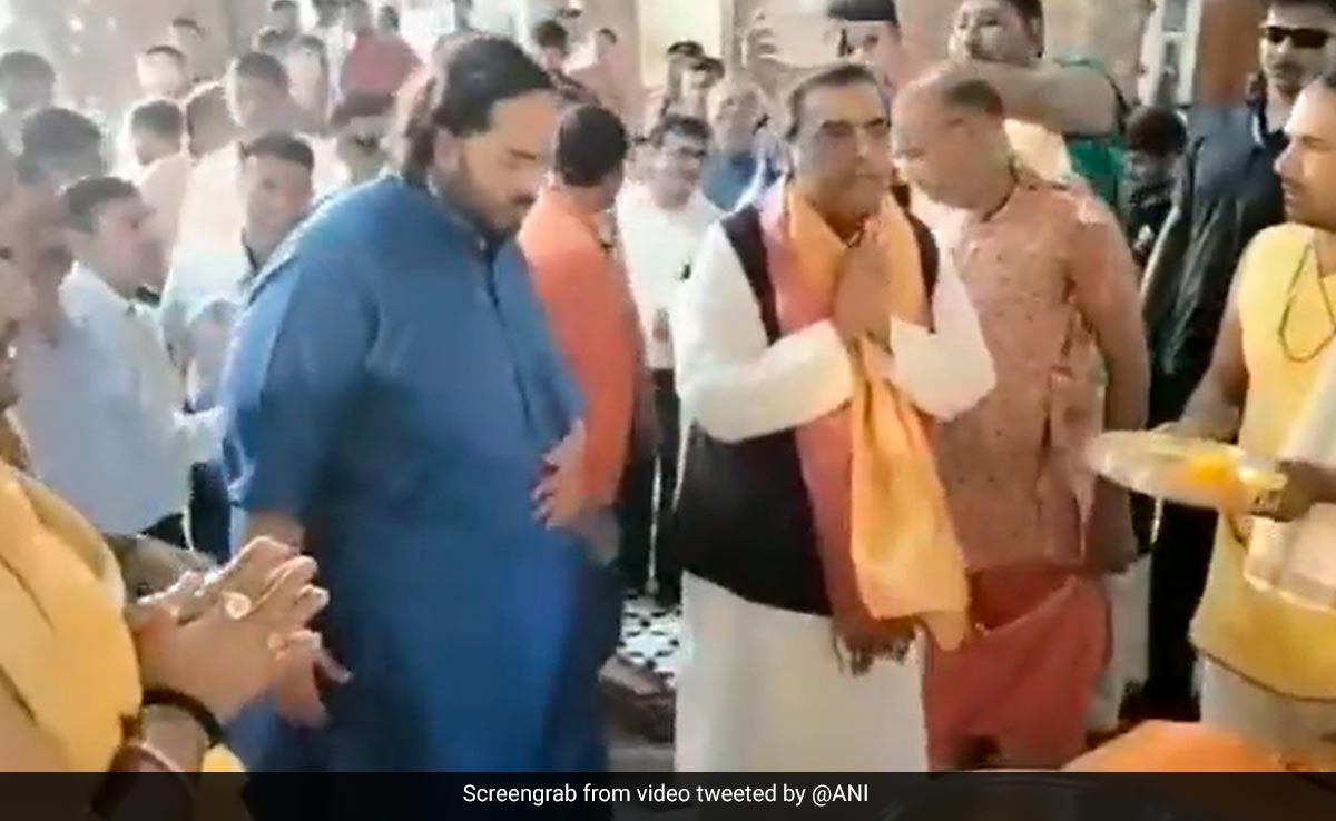 Mukesh Ambani, Son Anant Offer Prayers At Dwarkadhish Temple In Gujarat