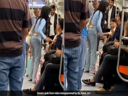 दिल्ली मेट्रो में नया बवाल, बहस के दौरान लड़की ने लड़के को जड़ा ज़ोरदार थप्पड़, बचाने दौड़े यात्री, Video वायरल दिल्ली मेट्रो में नया बवाल, बहस के दौरान लड़की ने लड़के को जड़ा ज़ोरदार थप्पड़, बचाने दौड़े यात्री, Video वायरल