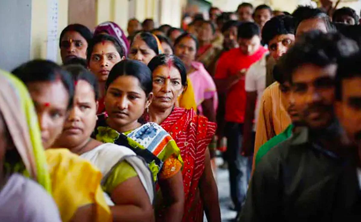 Chhattisgarh Exit Poll: Dainik Bhaskar के एग्जिट पोल के अनुसार कांग्रेस को मिल सकती है 46 से लेकर 55 सीटें