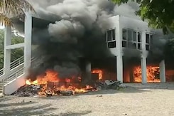 मराठा आरक्षण आंदोलन दिशाहीन और हिंसक? CM शिंदे बोले - सरकार आरक्षण देने के पक्ष में मराठा आरक्षण आंदोलन दिशाहीन और हिंसक? CM शिंदे बोले - सरकार आरक्षण देने के पक्ष में