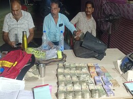 Kabirdham: चेकिंग के दौरान कार में मिले 10 लाख, स्थैतिक निगरानी दल ने की कार्रवाई Kabirdham: चेकिंग के दौरान कार में मिले 10 लाख, स्थैतिक निगरानी दल ने की कार्रवाई