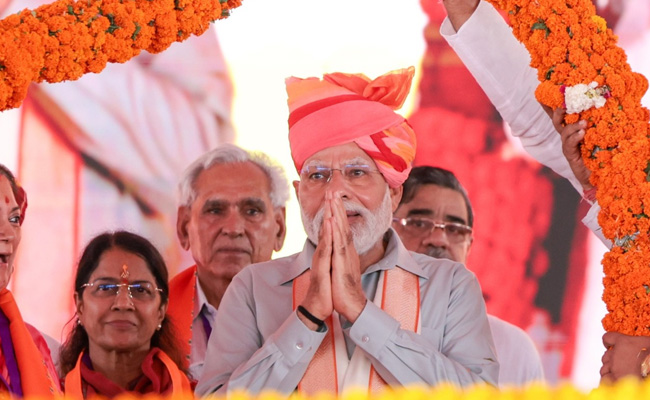 PM Modi Rajasthan Visit: सांवलियाजी पहुंचे प्रधानमंत्री नरेंद्र मोदी, आज चित्तौड़गढ़ को देंगे 9 विकास परियाजनाओं की सौगात