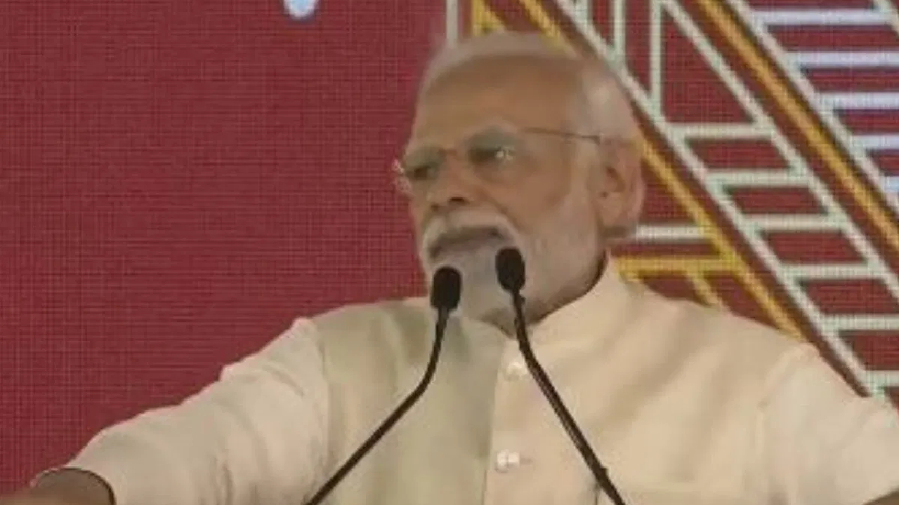 विपक्षी दलों का रवैया विकास विरोधी... ग्वालियर में बोले पीएम मोदी- देश की तारीफ से उनके पेट में होता है दर्द