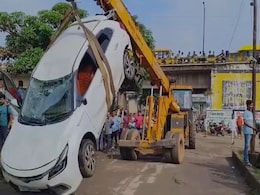 रायगढ़ में हादसा : केलो नदी में गिरी तेज रफ्तार कार, चालक की मौत, महिला ने कूदकर बचाई जान रायगढ़ में हादसा : केलो नदी में गिरी तेज रफ्तार कार, चालक की मौत, महिला ने कूदकर बचाई जान