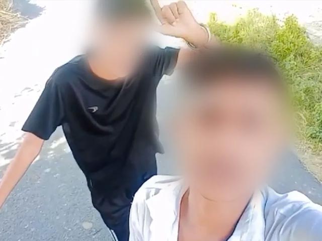 UP Teenagers Shoot Teacher In Leg, Calls Themselves "Gangster" On Camera