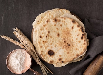 Jowar Roti vs Ragi Roti: Which One Is More Effective For Weight Loss