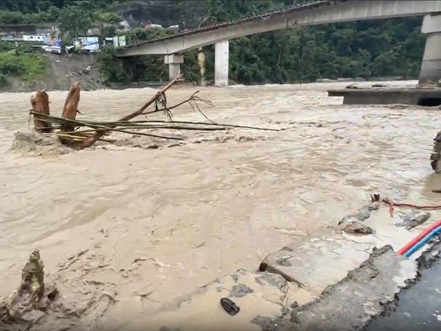 Homes, Roades Submerged As Teesta Continues To Swell Day After Sikkim Flash Floods