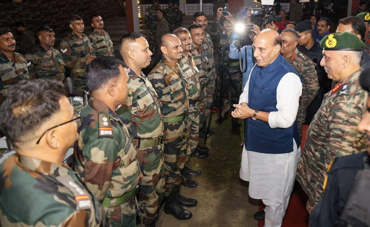 रक्षा मंत्री राजनाथ सिंह सैनिकों के साथ तवांग में मनाएंगे दशहरा, करेंगे शस्‍त्र पूजा 