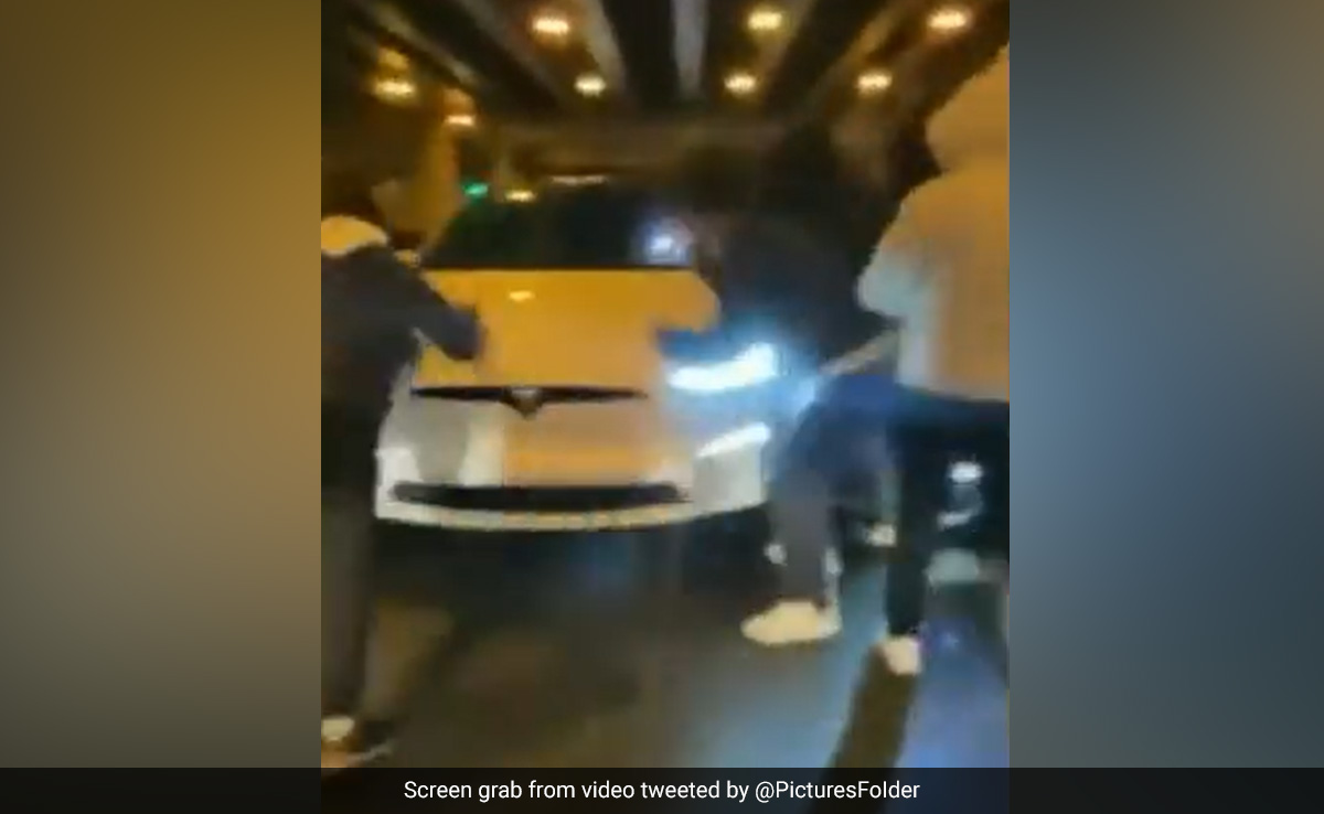 Video: Teenagers Attack Tesla In Chicago, Police Launch Probe