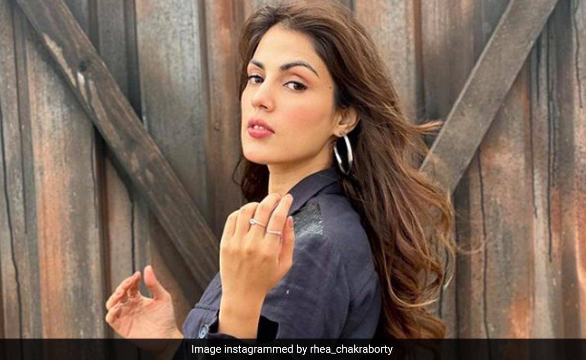 Rhea Chakraborty On Trolls And Media Trials: "Maybe I'm A <i>Chudail</i>. Who Knows?"