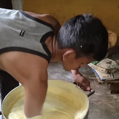 After Murmura And Ice Cream, Making Of Fruit Cake Goes Viral For Hygiene Reasons - Vimarsana News