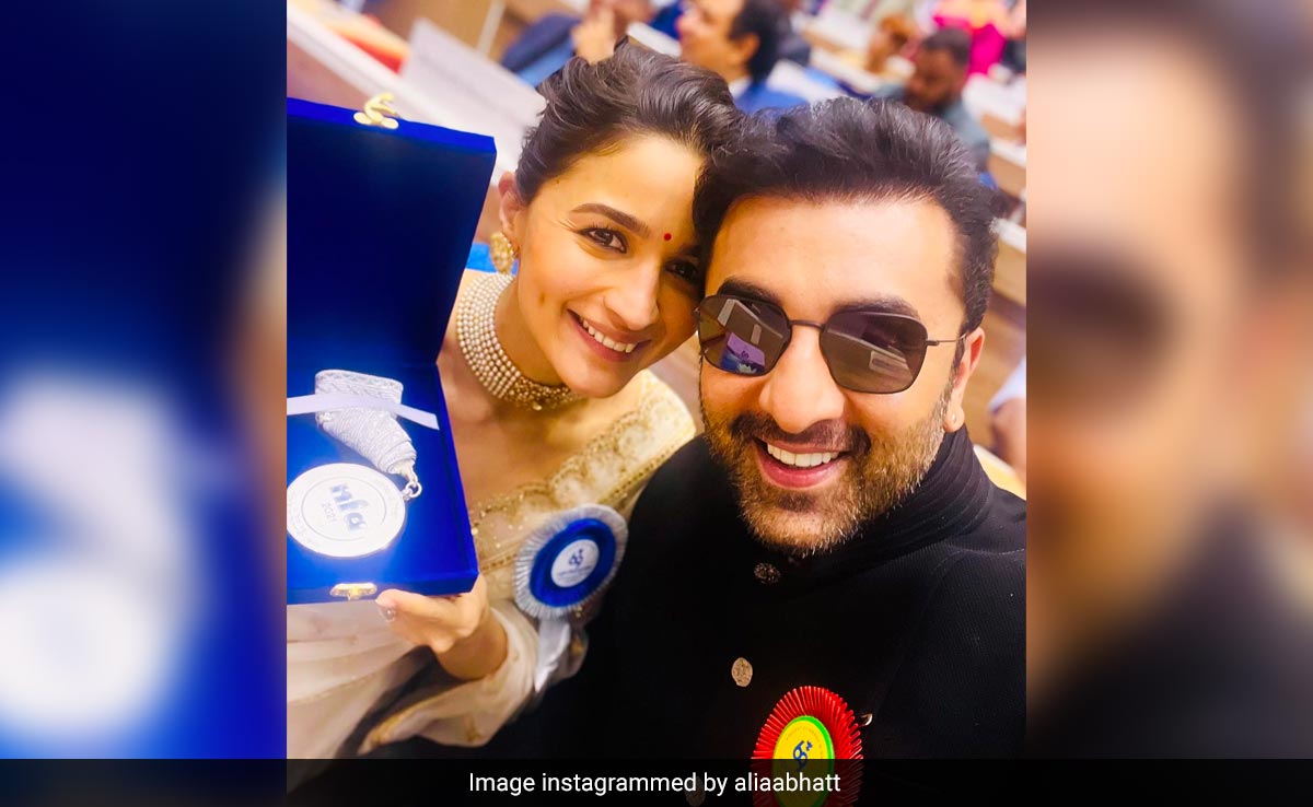 Alia Bhatt And Ranbir Kapoor's Ethnic Outfits Are Minimal Festive Style At Its Best