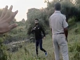 VIDEO : हिस्ट्रीशीटर ने पुलिस पर की फायरिंग,खिड़की से कूद कर जंगल में भागा, पुलिस ने घेर कर दबोचा VIDEO : हिस्ट्रीशीटर ने पुलिस पर की फायरिंग,खिड़की से कूद कर जंगल में भागा, पुलिस ने घेर कर दबोचा