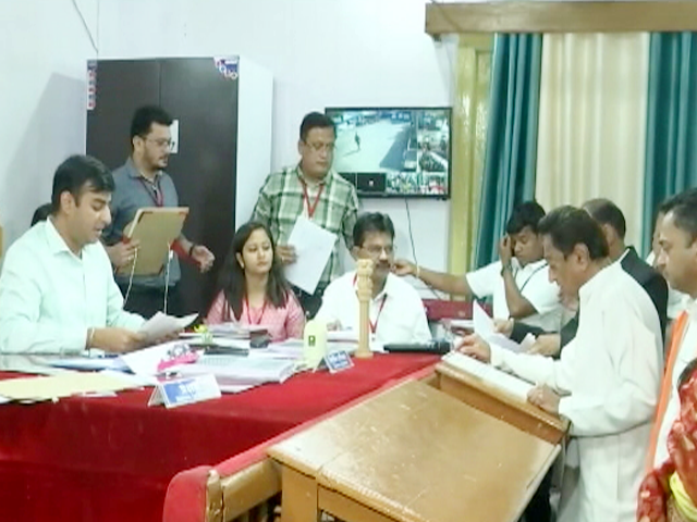 कमलनाथ ने छिंदवाड़ा सीट से भरा परचा, मुख्यमंत्री शिवराज सिंह चौहान पर साधा निशाना