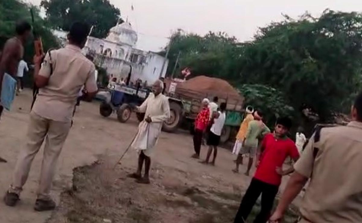 Bhind: रेत माफियाओं के हौसले तो देखिए, पुलिस से छीनकर ले गए अपने ट्रैक्टर -ट्रॉली