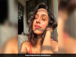 Hrithik Roshan's Epic Reply To Shraddha Kapoor's "Need <i>Dhoop</i> Like Jaadoo" Post Hrithik Roshan's Epic Reply To Shraddha Kapoor's "Need <i>Dhoop</i> Like Jaadoo" Post