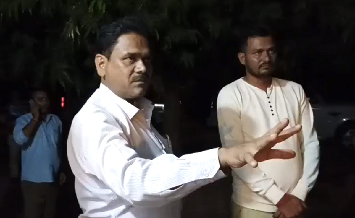 खुद को STF प्रभारी बताकर अवैध चेकिंग कर रहे थे राजस्व निरीक्षक, कैमरे में कैद नशे में धुत अधिकारी