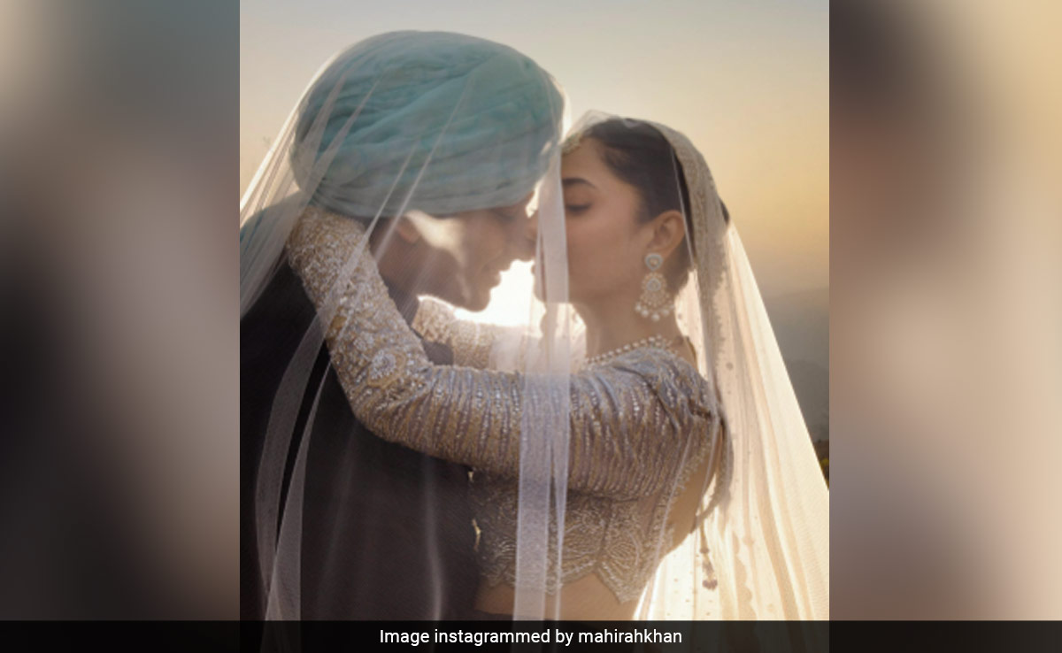 Mahira Khan And Her <i>Humsafar</i> Salim Karim In A Dreamy Wedding Picture