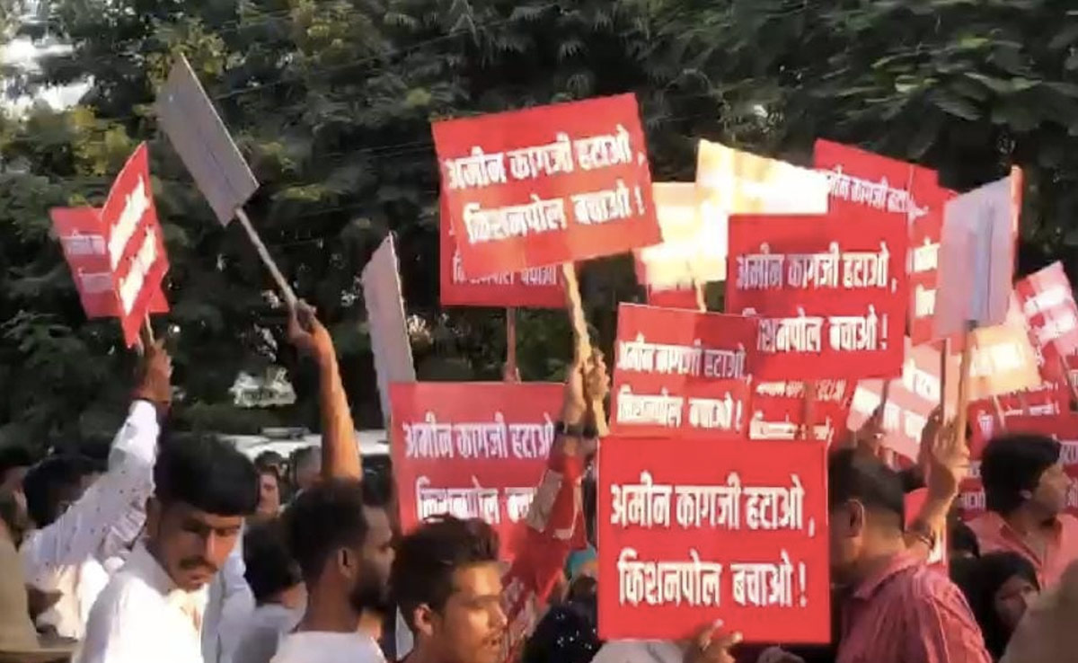 अंदर चल रही थी कांग्रेस PEC की बैठक, बाहर मंत्री ने पार्टी MLA का टिकट काटने को लेकर करवा दिया प्रदर्शन