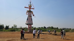 Dussehra 2023: आगर मालवा में 51 फीट ऊंचे रावण का होगा दहन, यूपी के मुस्लिम कारीगर बनाते हैं पुतले&nbsp;