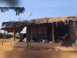 Betul: स्मार्ट क्लॉस को आईना दिखाती ये झोपड़ी की पाठशाला, 12 सालों से नहीं बन पाया एक स्कूल