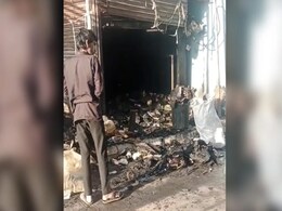 लड़कियां सिगरेट पी रही थीं तो बुजुर्ग ने कैफे फूंका, पकड़े जाने पर कहा- समाज सुधारना चाहता हूं लड़कियां सिगरेट पी रही थीं तो बुजुर्ग ने कैफे फूंका, पकड़े जाने पर कहा- समाज सुधारना चाहता हूं