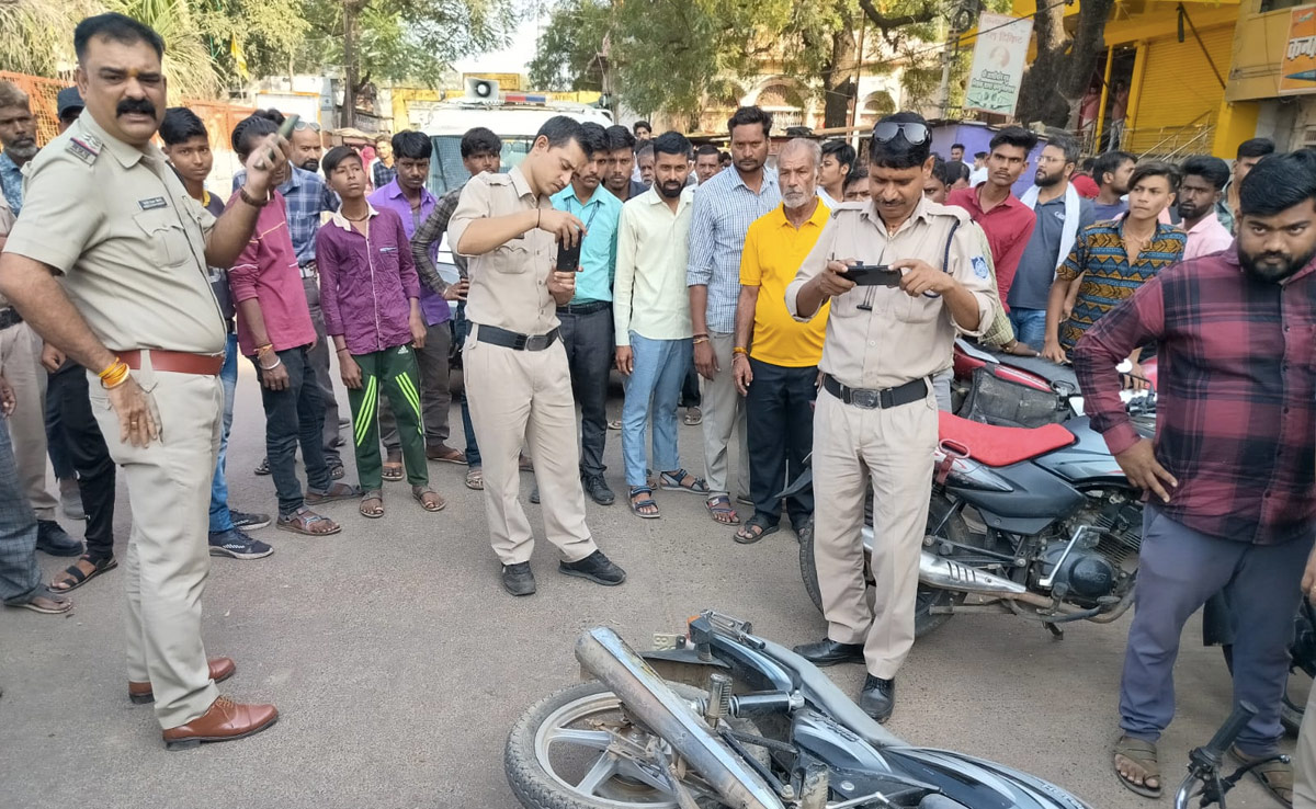 विदिशा : अपराधियों के हौसले बुलंद, बैंक के सामने दिन-दहाड़े फायरिंग, 36 लाख रुपए छीनने की कोशिश