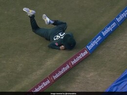 World Cup 2023: Sri Lanka के खिलाफ मैच में Pakistan ने बाउंड्री पर की बेइमानी? सोशल मीडिया पर फैंस पूछ रहे सवाल World Cup 2023: Sri Lanka के खिलाफ मैच में Pakistan ने बाउंड्री पर की बेइमानी? सोशल मीडिया पर फैंस पूछ रहे सवाल