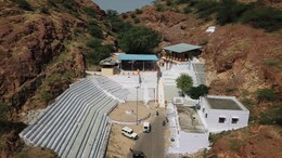 Lalechi Mata Temple: पहाड़ चीर कर प्रकट हुई देवी! दो पहाड़ों के बीच बना है राजस्थान का ये मंदिर