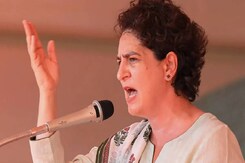 मंडला में बोलीं प्रियंका गांधी- एमपी में 225 महीनों से बीजेपी सरकार और 250 घोटाले मंडला में बोलीं प्रियंका गांधी- एमपी में 225 महीनों से बीजेपी सरकार और 250 घोटाले