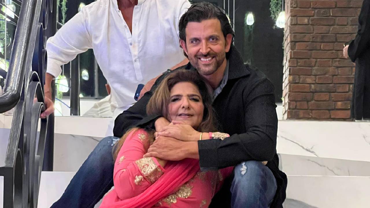 ऋतिक रोशन ने मां के लिए शेयर किया स्पेशल वीडियो, थिरकती दिखीं पिंकी रोशन