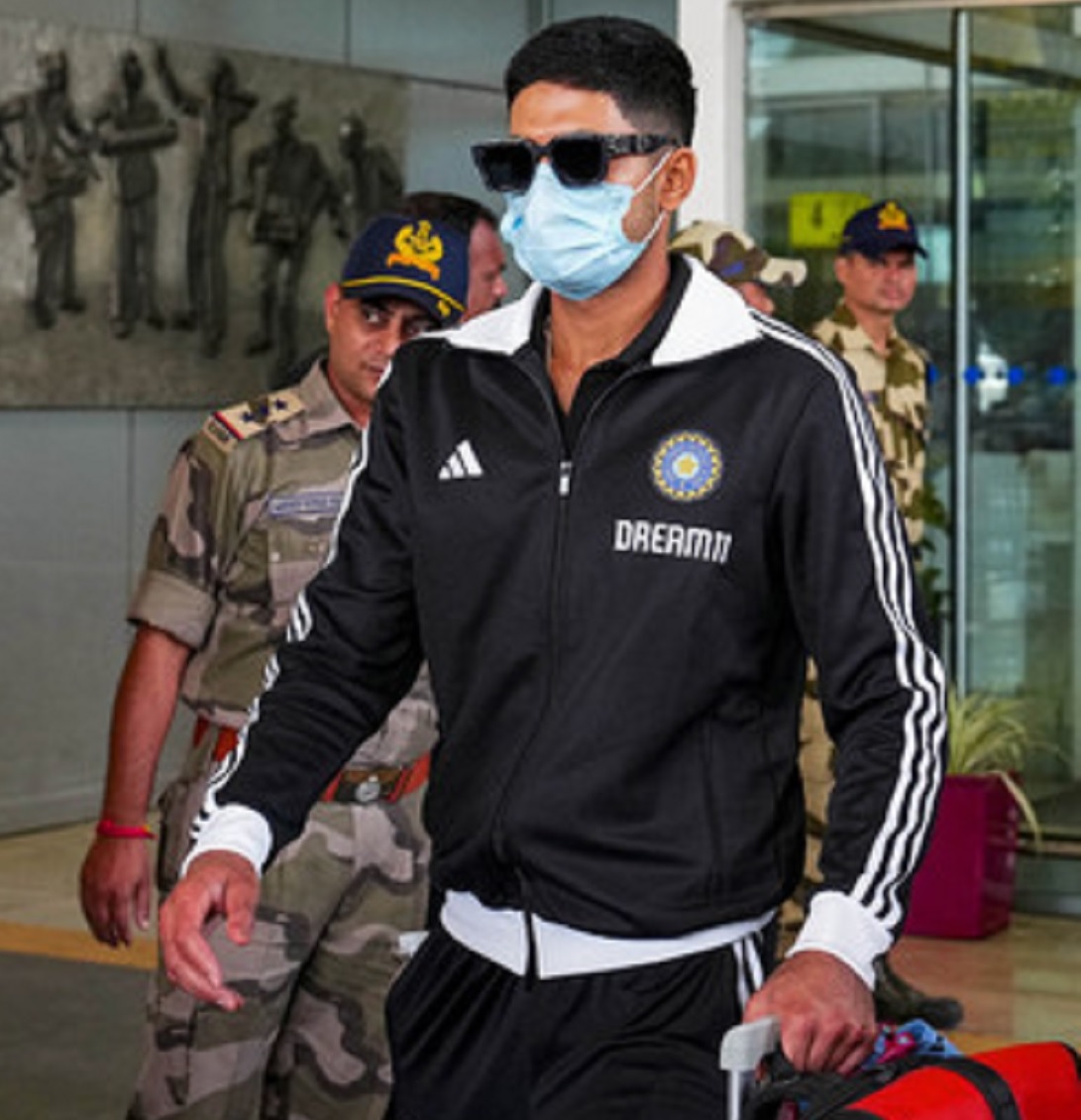 World Cup 2023 : टीम इंडिया के ओपनर शुभमन गिल पहुंचे अहमदाबाद, पाकिस्तान के खिलाफ खेलना संदिग्ध