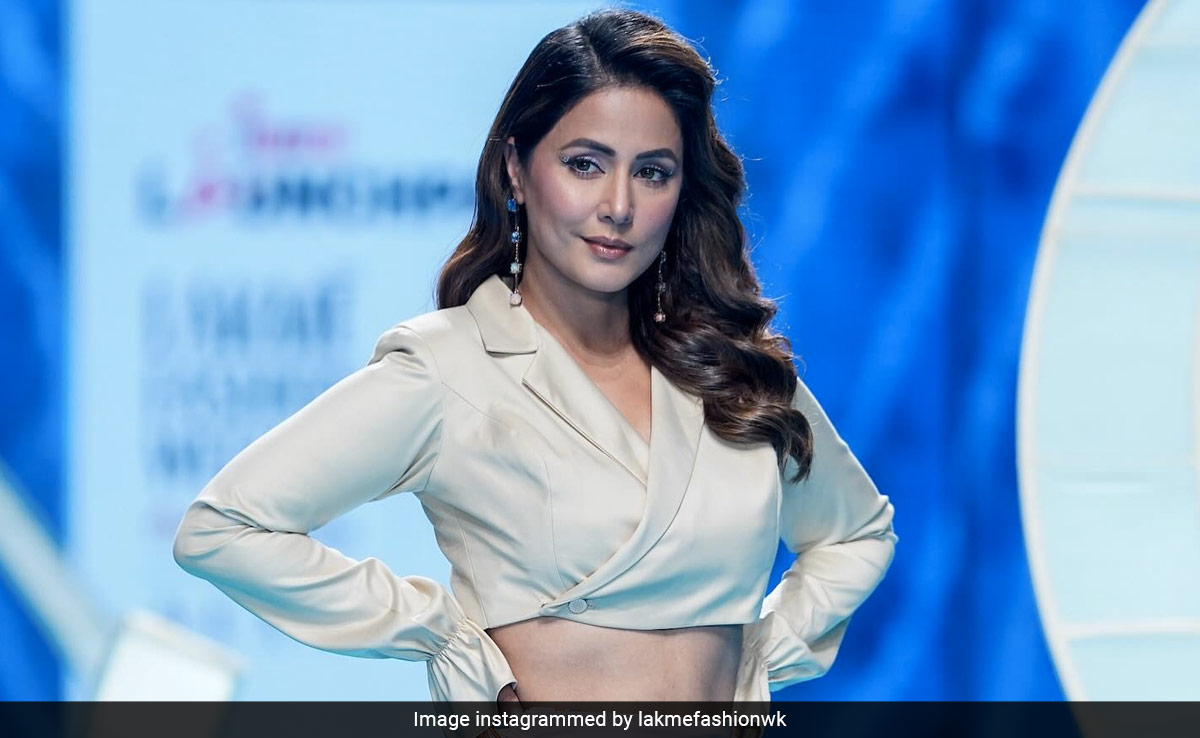 Hina Khan Gives The Summer Pastels In A Crop Shirt And Skirt One Final Goodbye On The Ramp