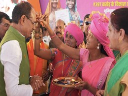 MP में आधी आबादी पर पूरा फोकस क्यों? जानिए कैसे महिलाएं तय कर सकती हैं अगली सरकार MP में आधी आबादी पर पूरा फोकस क्यों? जानिए कैसे महिलाएं तय कर सकती हैं अगली सरकार