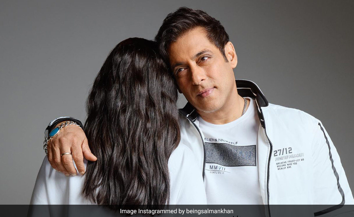 Salman Khan Teases Fans With Special Announcement. "<i>Bhabhi</i> Reveal?" Asks The Internet