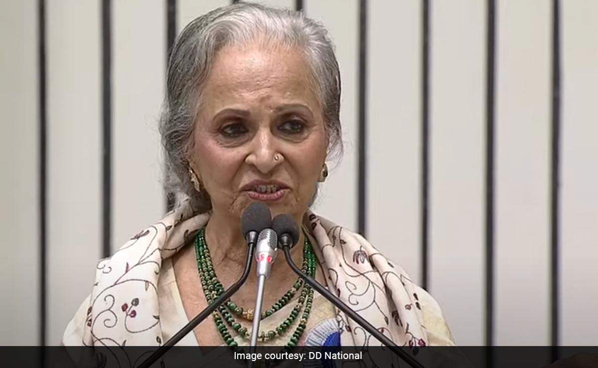 National Awards: Waheeda Rehman After Receiving Dadasaheb Phalke Award - "One Person Can't Make A Film"
