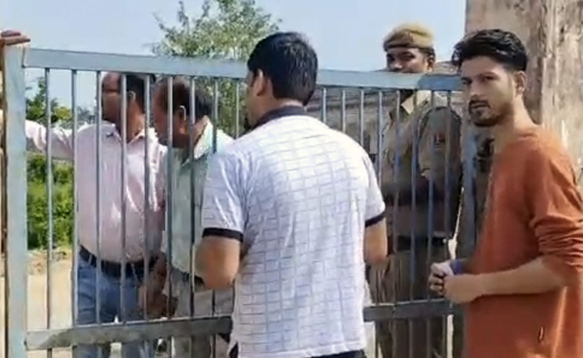 RPSC RAS Pre Exam 2023: 10 बजते ही बंद हुए एग्जाम सेंटर के गेट, 1 मिनट लेट होने पर भी नहीं मिला प्रवेश