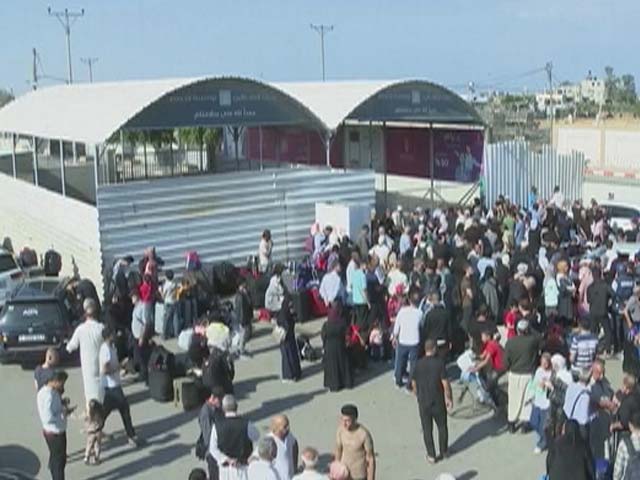 Hundreds Queue Up At Rafah Border Hoping To Cross Into Egypt