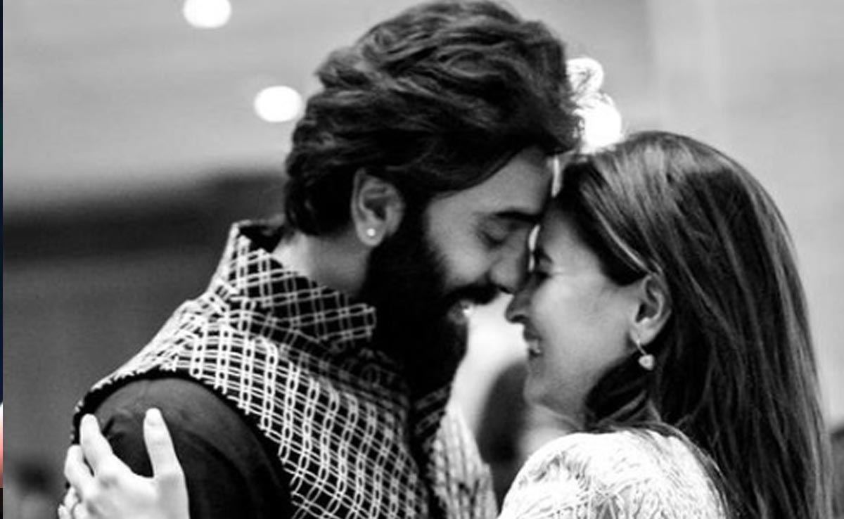 Alia Bhatt Can't Stop Herself From Playing Husband Ranbir Kapoor's New <i>Animal</i> Song "On Loop"