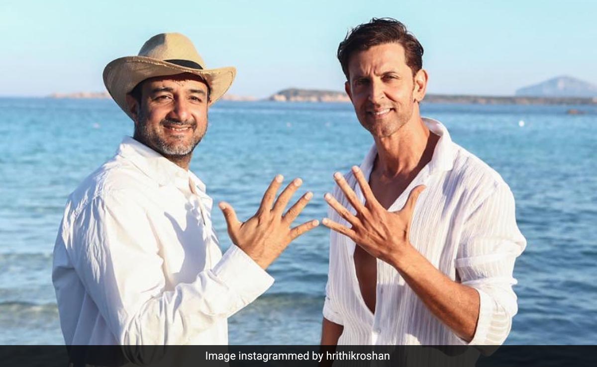 Hrithik Roshan, "Set To Soar The Blue Skies" With <i>Fighter</i>, Shares A Note For Director Siddharth Anand