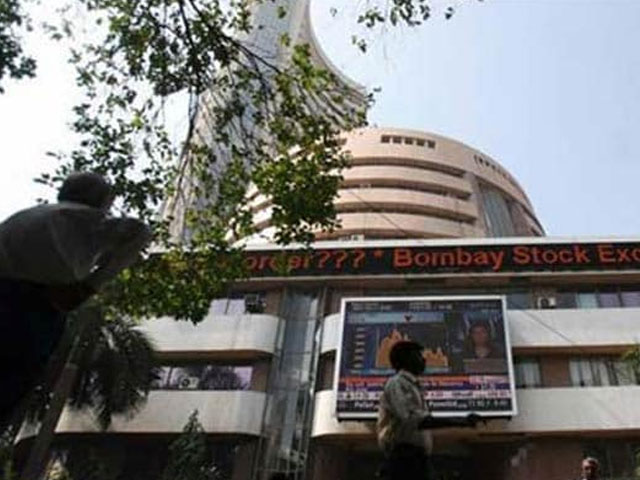 विदेशी कोषों की सतत निकासी के बीच घरेलू शेयर बाजारों में गिरावट