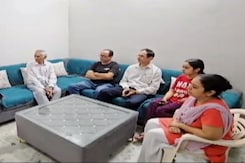 भारत-कनाडा के बिगड़े कूटनीतिक रिश्तों से स्टूडेंट्स पर क्या हो रहा असर? भारत-कनाडा के बिगड़े कूटनीतिक रिश्तों से स्टूडेंट्स पर क्या हो रहा असर?