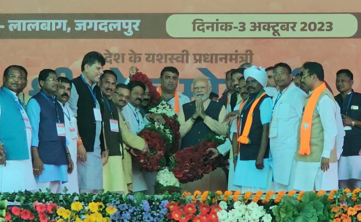 मेरी लिए गरीब ही सबसे बड़ी जाति, सबसे बड़ी आबादी... बस्तर में पीएम मोदी का कांग्रेस पर निशाना