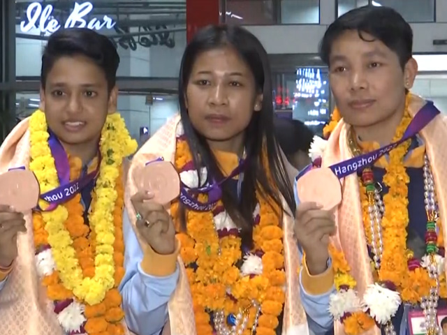 Indian Athletes Receive Warm Welcome At Delhi Airport After Winning Medals In Asian Games